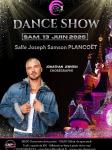 Pr�sentatrice et chanteuse d un gala de danse 